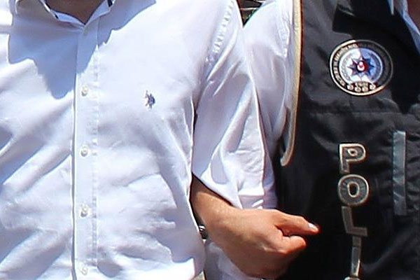 Darbe girişimi soruşturmasında 327 kişi tutuklandı