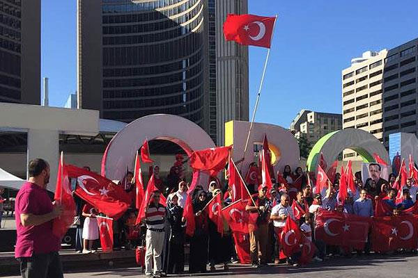 Kanada'da darbeye karşı protesto