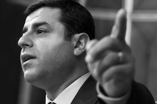 Demirtaş'tan Beştepe'deki toplantıya eleştiri
