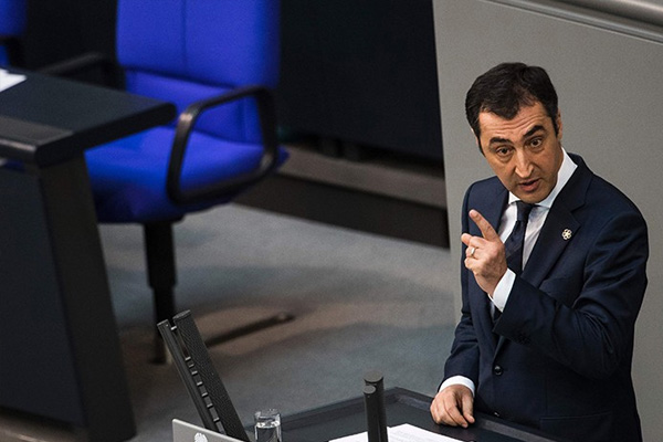 Yeşiller'den Cem Özdemir şimdi de Diyanet eleştirileri ile gündemde