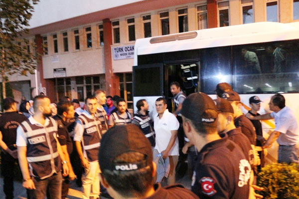 Niğde’de 30 polis tutuklandı