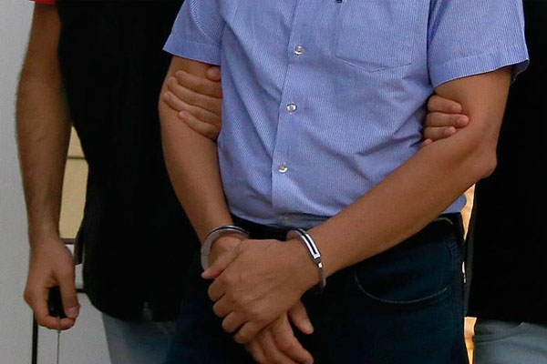 Sela okuyan imama palayla saldıran zanlı gözaltında