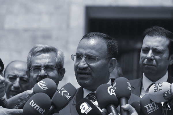 Bozdağ: Gülen başka ülkelere kaçmaya çalışıyor