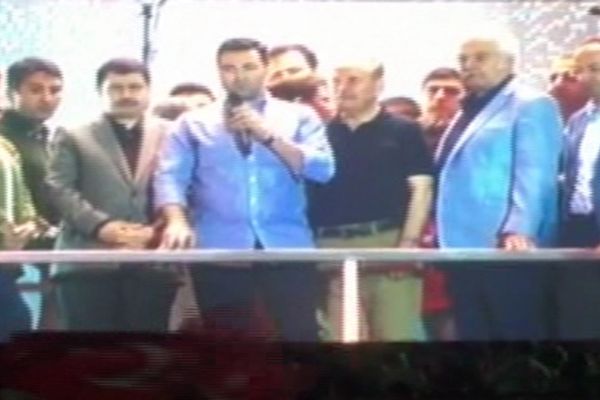 Hakan Ünsal demokrasi nöbetinde