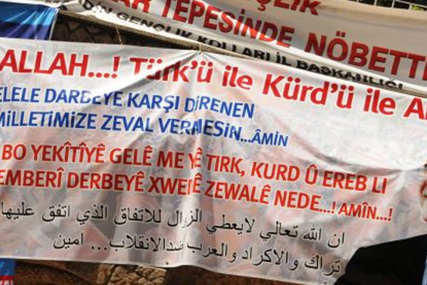 Mardin'de FETÖ'ye 3 dilde tepki