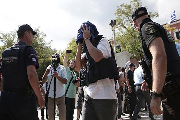 Yunanistan'daki darbecilerin mülakatı başlıyor