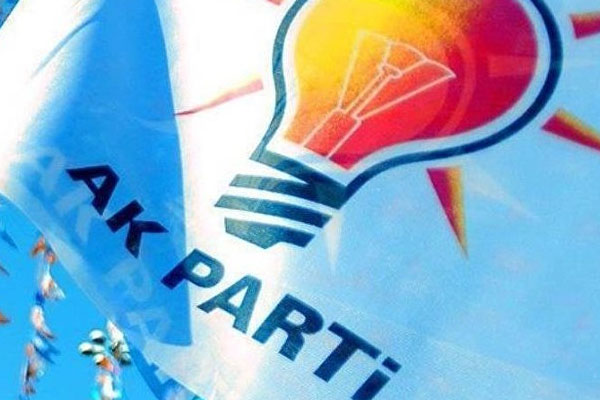 AK Parti ilçe teşkilatı görevden alındı