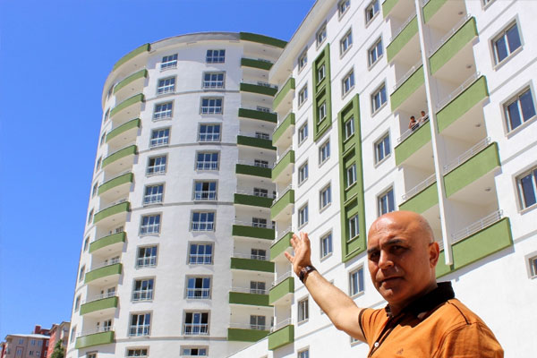 Şehit ailelerine ev hediye edildi