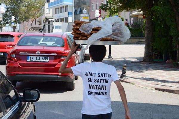 Simitçiden şehit ailelerine jest