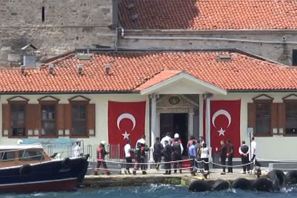 Kız Kulesi’nde yangın paniği