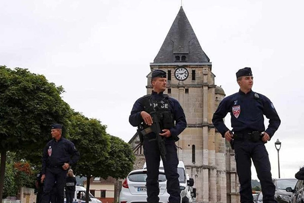 Fransa'da kilise basan IŞİD'li Türkiye'den sınırdışı edilmiş