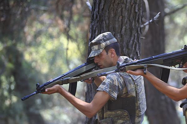Erdoğan'ın kaldığı oteli basan askerler köşeye sıkıştı