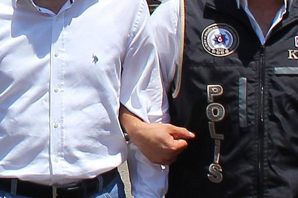 Eski vali ve emniyet müdürü gözaltında