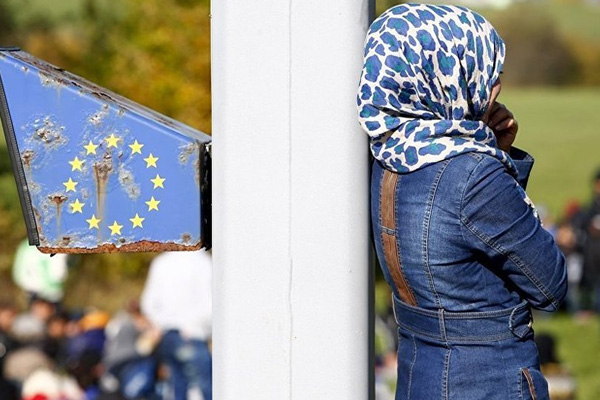 Avusturya'da sığınmacılar yanlıları aşırı sağcı grubu durdurdu