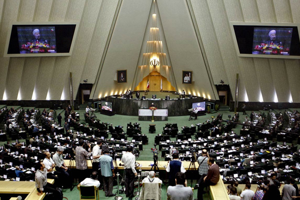 İran'ın yeni cumhurbaşkanı Mayıs'ta seçilecek