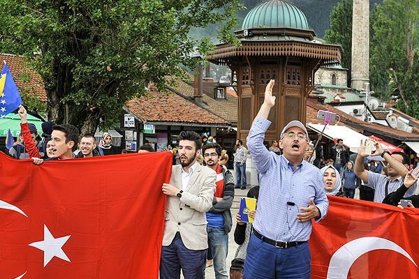 Saraybosna Türkiye'ye destek için meydanlara çıkıyor