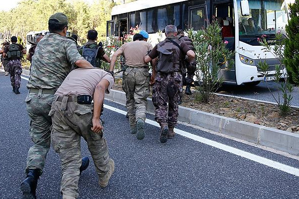 Marmaris'te yakalanan 7 darbeciden 2'si tutuklandı