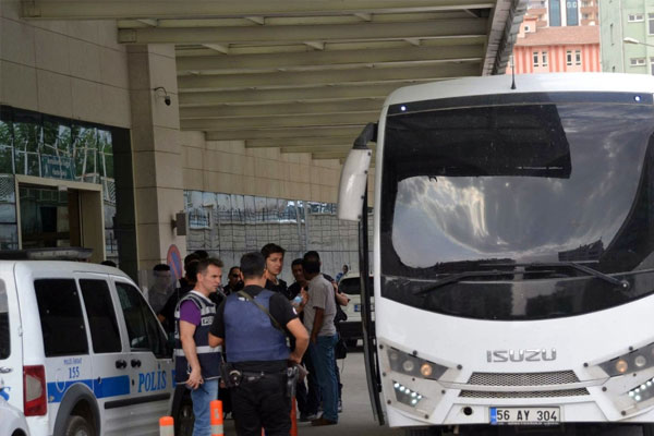 Siirt’te 27 polis tutuklandı