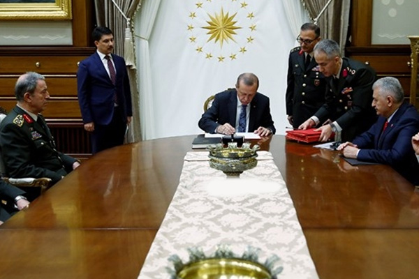 YAŞ üyesi iki orgeneralin istifa etmesinin perde arkası