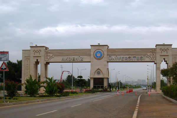 Akdeniz Üniversitesi'nde 150 kişi gözaltında