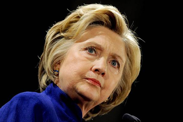 Clinton Trump'a yüklendi