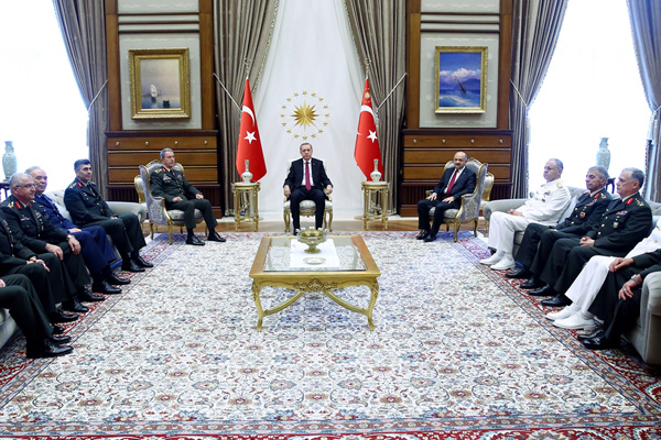 Komutanlar Beştepe'de!