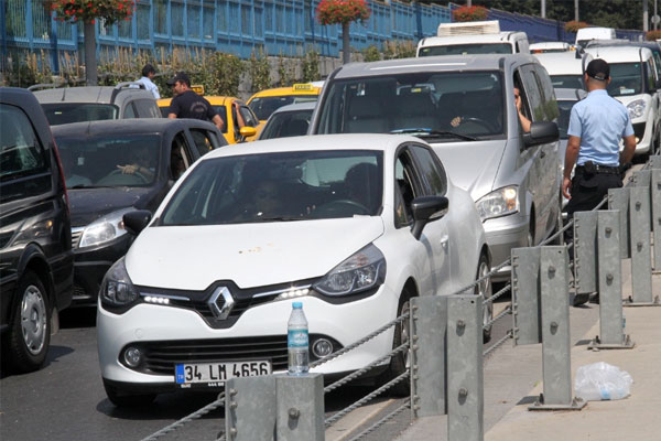 Atatürk Havalimanı'nda araç yoğunluğu