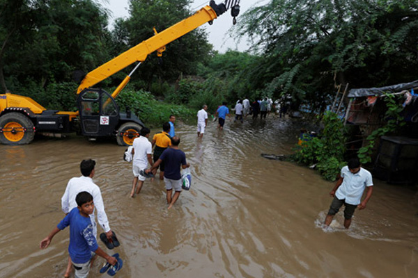 Muson yağmurları Hindistan'da 42 can aldı
