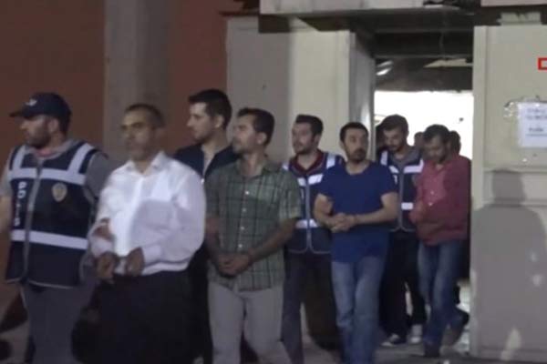 Cumhurbaşkanı'nın yerini mesajla bildirenler tutuklandı