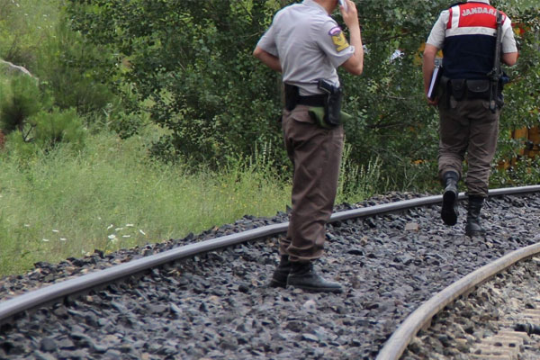 Yük trenine bombalı saldırı