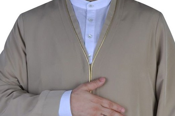 En çok bağışı yapan kişiye cübbe giydirme ritueli