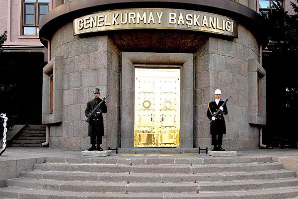 Bin 389 TSK personeli daha ihraç edildi