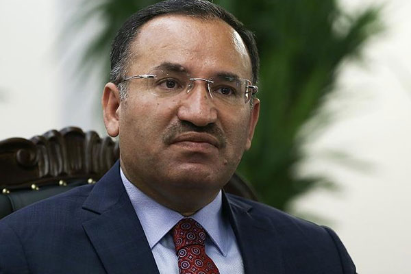 Adalet Bakanı Bozdağ. Artık millet kimi isterse o terfi edecek