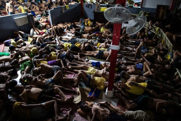 Filipinler'de cezaevlerinde insanlık dramı