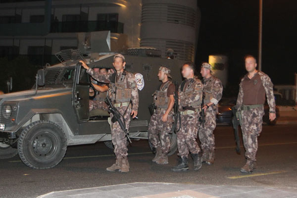 Kaçan darbeci askerler sıkıştırıldı