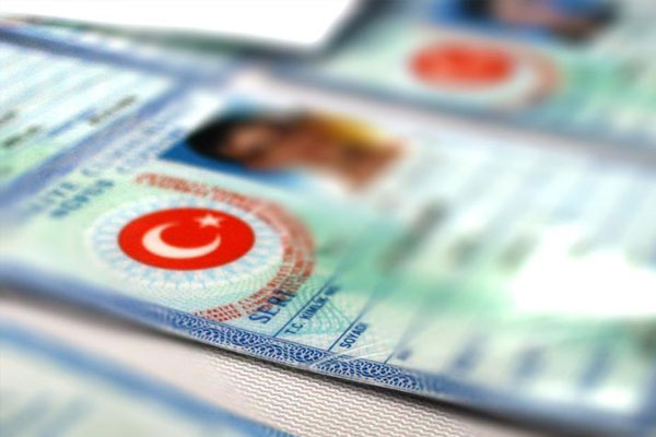 'FETÖ'den aranan savcı 17 suçtan sabıkalı kimlikle bulundu