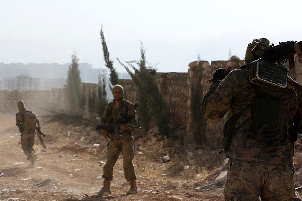 Muhalifler Halep'te ilerleyişini sürdürüyor