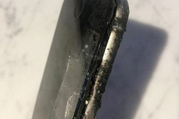 Patlayan iPhone hastanelik etti