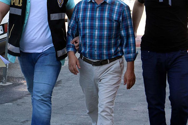 İzmir'de 'FETÖ' soruşturması: 20 gözaltı