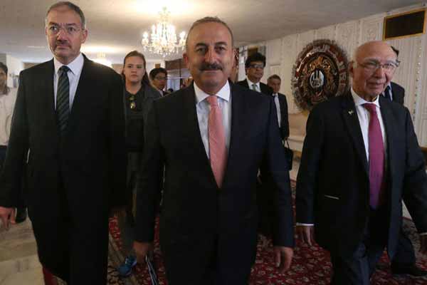 Çavuşoğlu'ndan Gülen okulları açıklaması