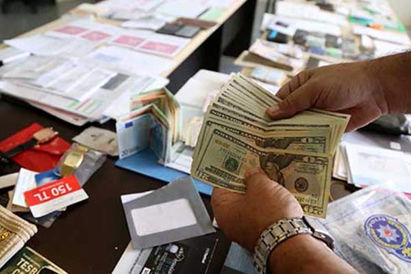 Isparta'da 11 iş adamı gözaltına alındı