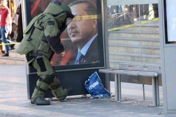 Durağa bırakılan şüpheli poşetten eşofman çıktı