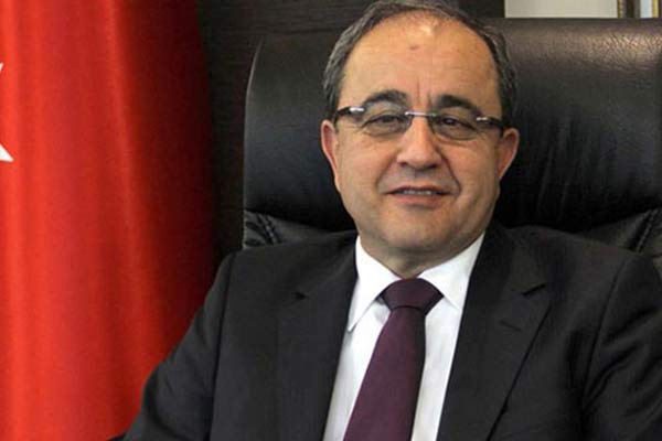 Rektöre makamında gözaltı