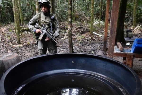 Kolombiya kokain laboratuvarlarını yok etti