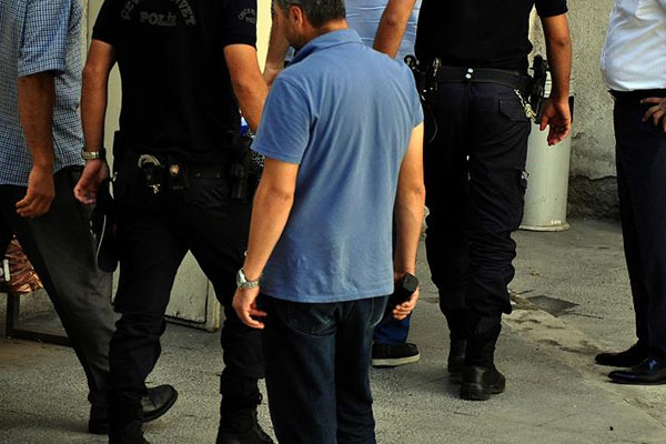 4 ilde 37 emniyet mensubu gözaltında