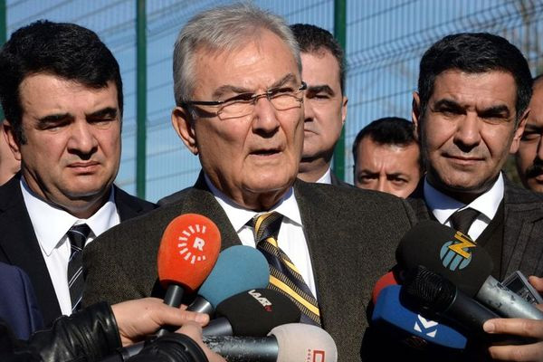 CHP'li Deniz Baykal ifade veriyor