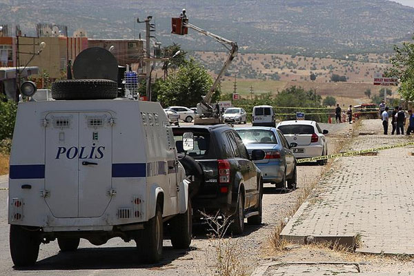 Diyarbakır'da polise saldırı: 3 yaralı
