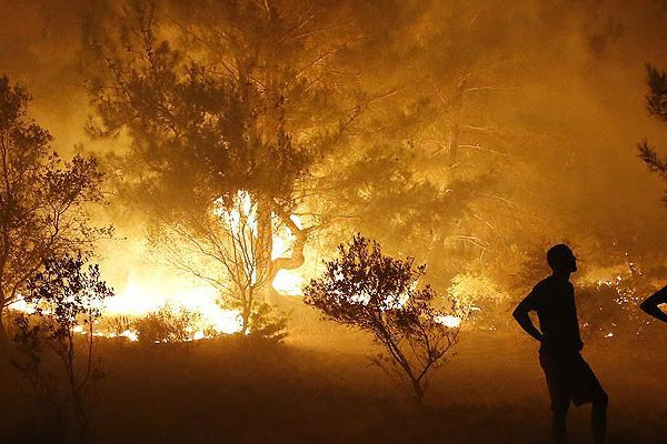 İzmir'in tarihi mahallesinde yangın