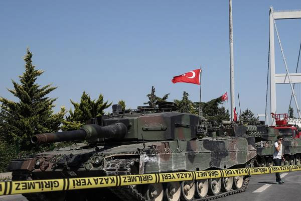 İsveçli akademisyenlerden Batı'ya darbe eleştirisi