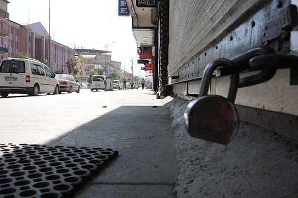 Hakkari il olmaktan çıkarıldı, esnaf kepenk kapattı